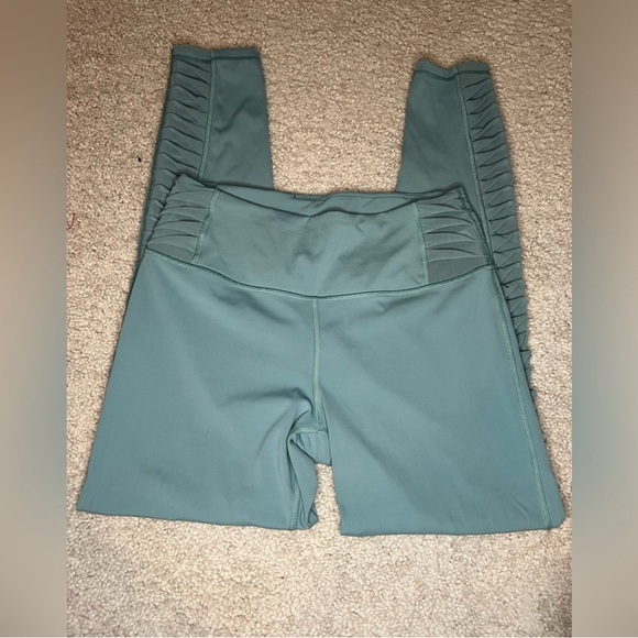 Victoria Secrets Sports - Total Knockout Tight - Size Medium - Picture 2 of 16